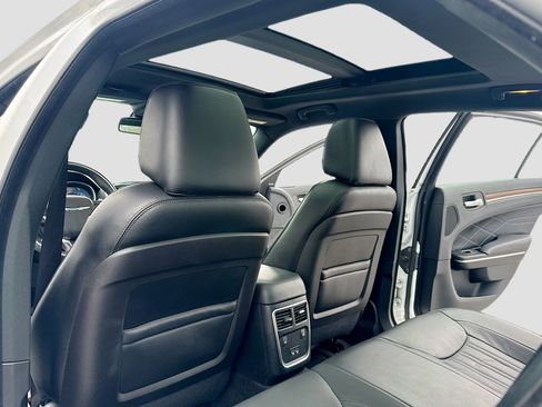 Used 2015 Chrysler 300 C Platinum w/ Harman/Kardon Audio Group image 6