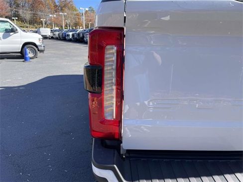 New 2026 Ford F250 Lariat w/ Black Appearance Package image 34