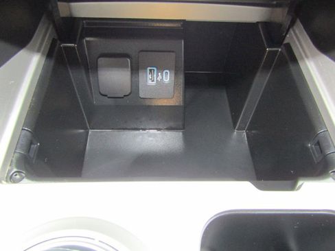 Used 2022 Ford Explorer XLT w/ Equipment Group 202A image 29