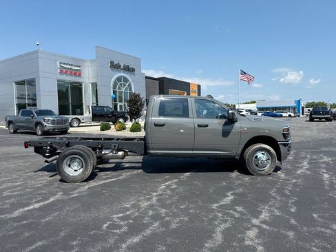 New 2026 RAM 3500 Tradesman w/ Chrome Appearance Group A AWD/4WD image 14