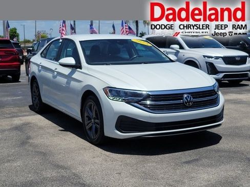 Used 2024 Volkswagen Jetta SE FWD image 1