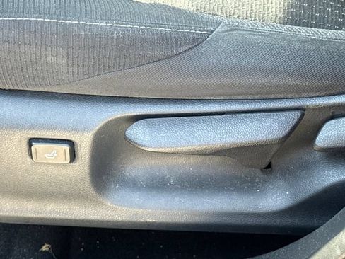 Used 2018 Toyota C-HR XLE FWD image 19