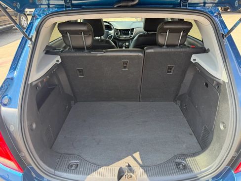 Used 2019 Chevrolet Trax LT w/ LT Convenience Package FWD image 11