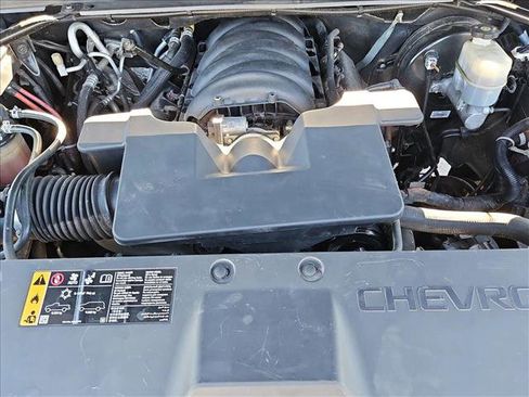 Used 2018 Chevrolet Suburban LT w/ LT Signature Package image 25