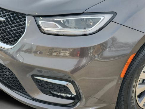 Used 2022 Chrysler Pacifica Limited image 39