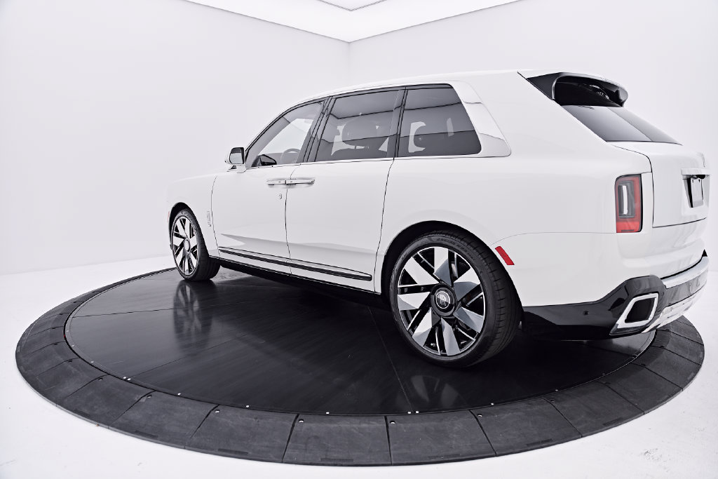 Used 2025 Rolls-Royce Cullinan AWD/4WD image 12