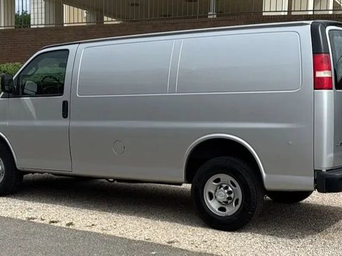 Used 2018 Chevrolet Express 2500 w/ Driver Convenience Package RWD image 7