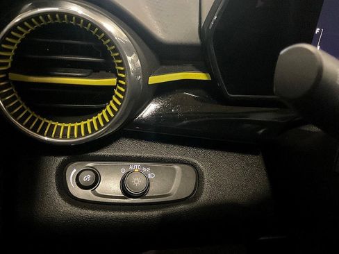 Used 2024 Chevrolet Trax ACTIV w/ Sunroof Package image 27