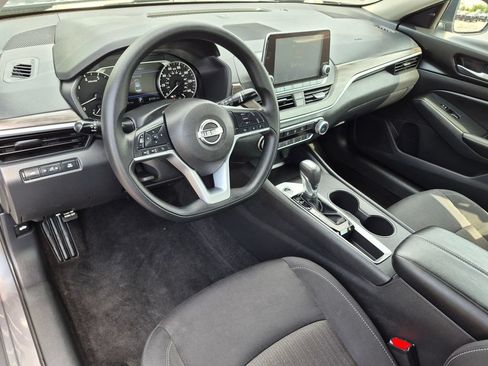 Used 2025 Nissan Altima 2.5 SV FWD image 8