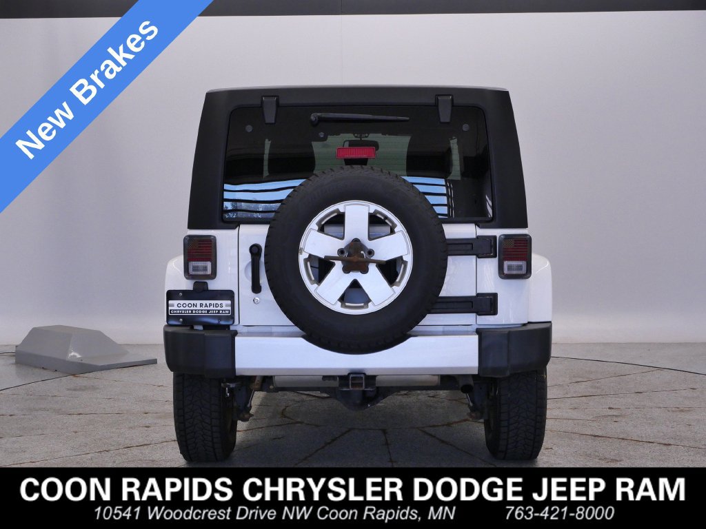 Certified 2017 Jeep Wrangler Unlimited Sahara w/ Connectivity Group AWD/4WD image 4