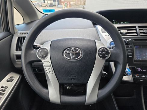 Used 2014 Toyota Prius V Three image 17