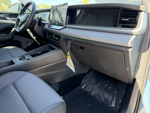 New 2026 Volkswagen Tiguan SE image 12