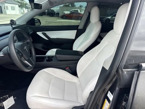 Used 2022 Tesla Model Y Performance AWD/4WD image 9