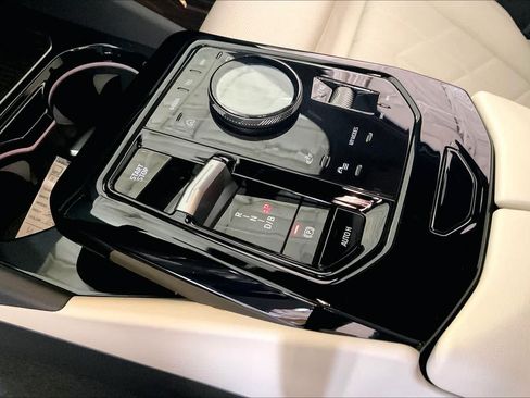 Used 2024 BMW i5 eDrive40i w/ M Sport Package RWD image 15