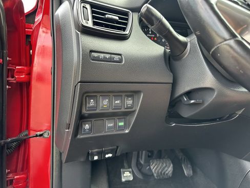 Used 2017 Nissan Rogue SV w/ SV Premium Package FWD image 31