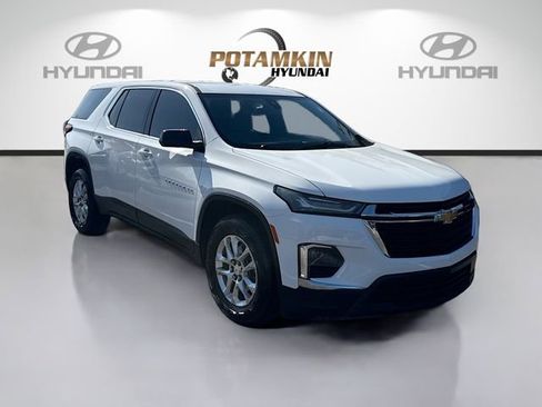Used 2022 Chevrolet Traverse LS FWD image 3