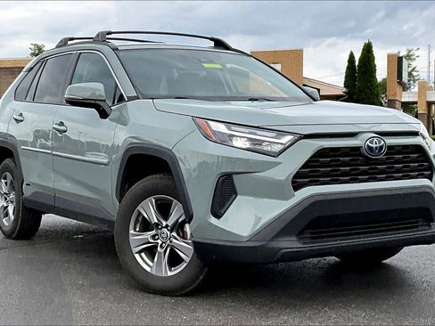 Used 2022 Toyota RAV4 XLE AWD/4WD image 3