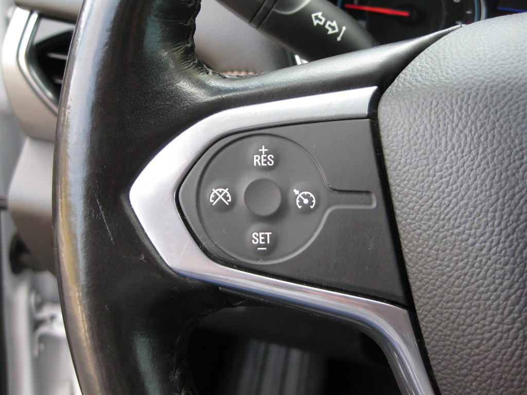 Used 2021 Chevrolet Traverse LT FWD image 15