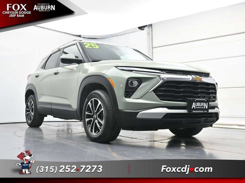 Used 2025 Chevrolet TrailBlazer LT w/ LT Cold Weather Package AWD/4WD image 18