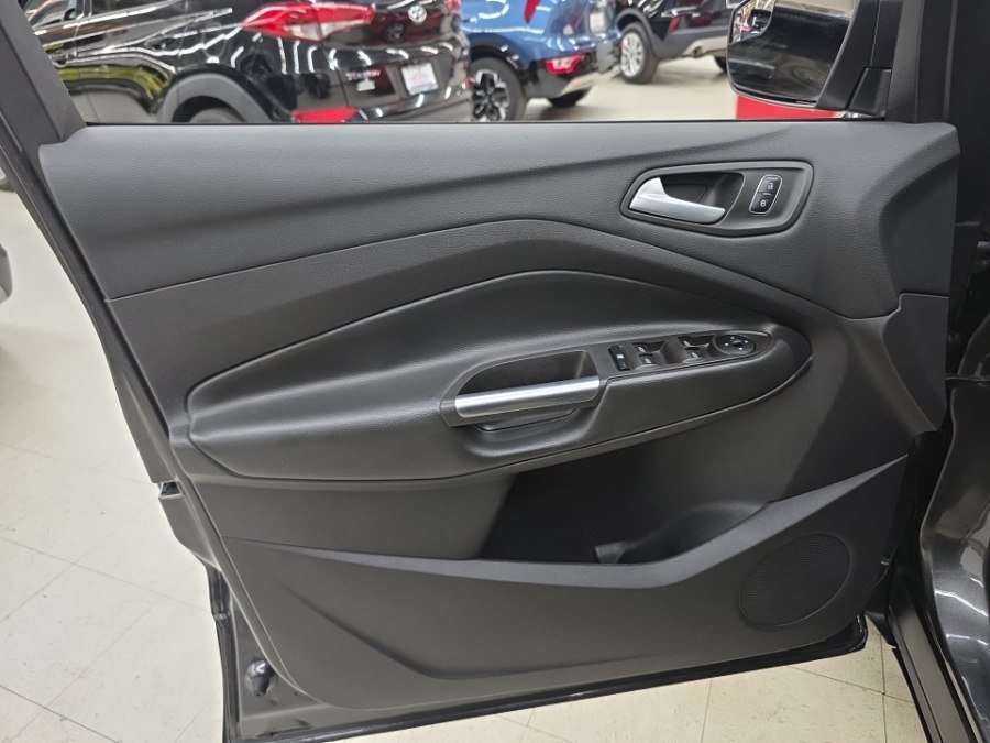 Used 2018 Ford Escape SE w/ SE Sync 3 Package AWD/4WD image 13