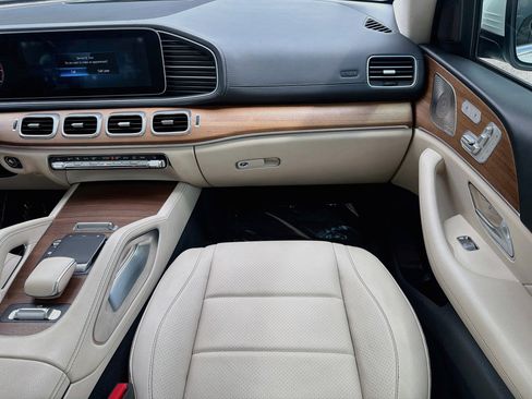 Used 2022 Mercedes-Benz GLS 450 4MATIC image 19
