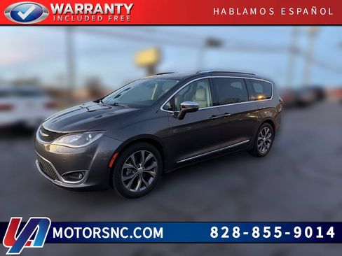 Used 2017 Chrysler Pacifica Limited w/ UConnect Theater Package image 1