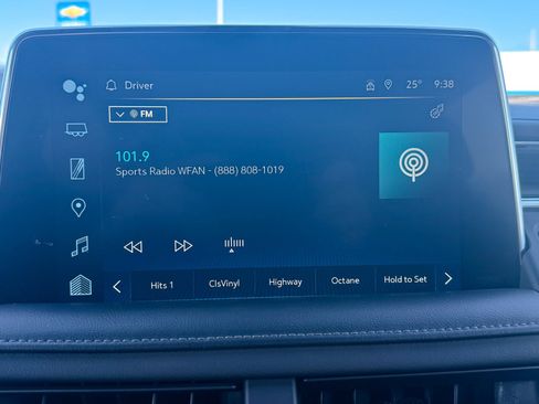 Used 2022 Chevrolet Suburban LT image 27