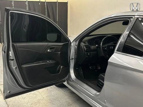 Used 2017 Honda Accord Sport image 15