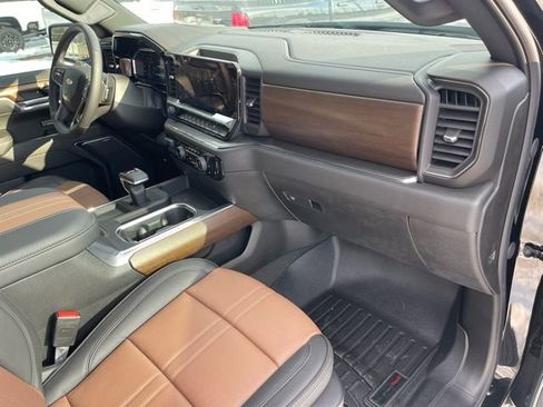 Used 2024 Chevrolet Silverado 1500 High Country image 16