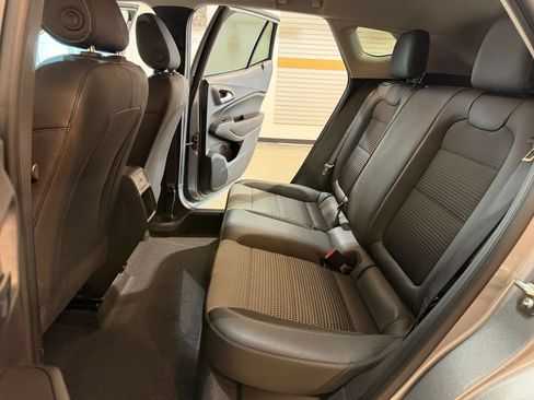 Used 2025 Chevrolet Trax LT FWD image 24