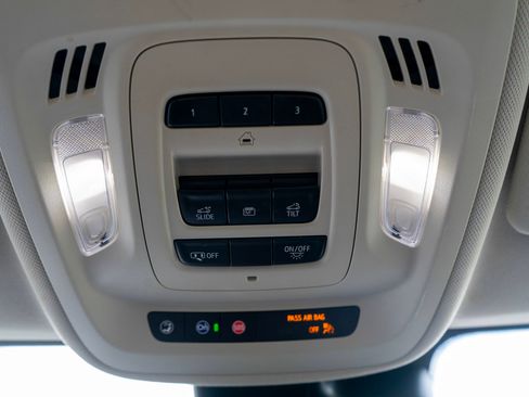 Used 2021 Buick Envision Essence w/ Technology Package I AWD/4WD image 24
