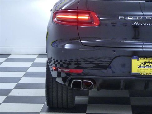Used 2018 Porsche Macan Turbo image 31