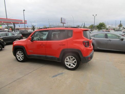 Used 2017 Jeep Renegade Latitude image 6