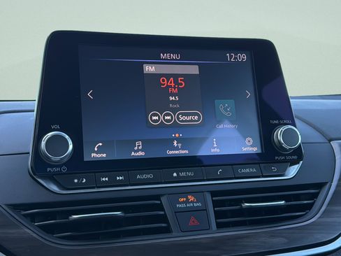 Used 2024 Nissan Altima 2.5 SV image 15