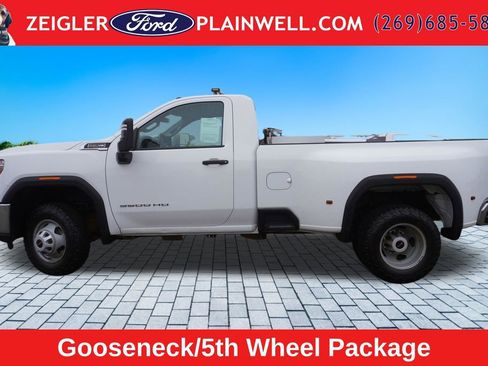 Used 2022 GMC Sierra 3500 Pro w/ Convenience Package RWD image 2