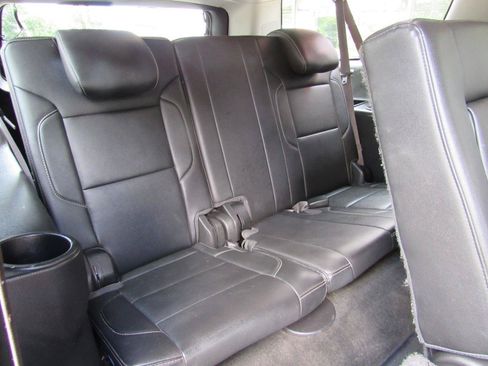 Used 2017 Chevrolet Suburban LT RWD image 36