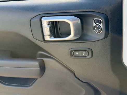 Used 2024 Jeep Gladiator Sport AWD/4WD image 25