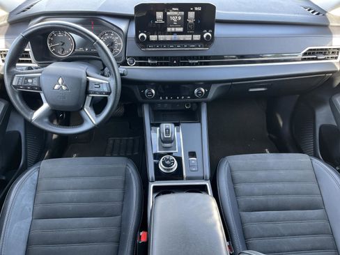 Used 2024 Mitsubishi Outlander SE image 9