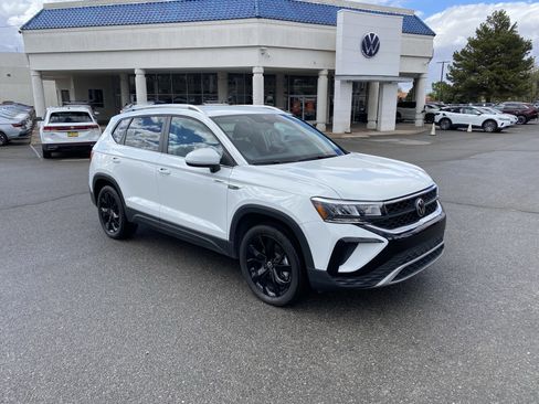 Used 2023 Volkswagen Taos SE w/ Black Wheel Package image 36