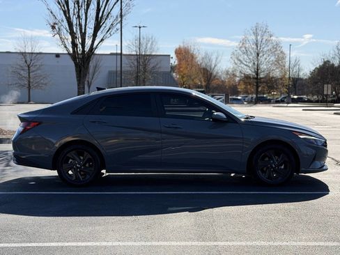 Used 2023 Hyundai Elantra SEL w/ Preferred Accessory Package image 8