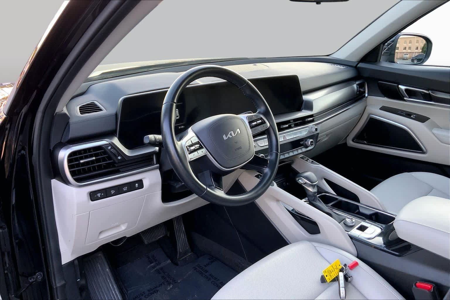 Used 2025 Kia Telluride S FWD image 14