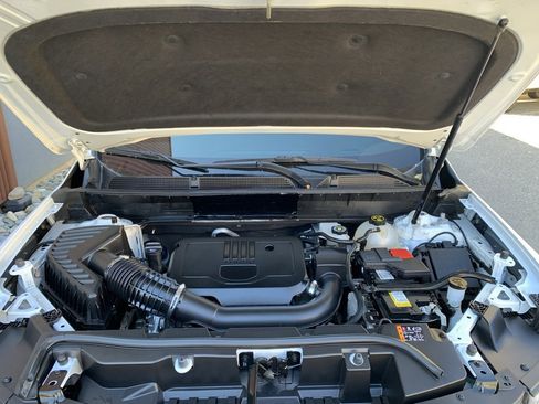 Used 2023 GMC Acadia SLE image 39