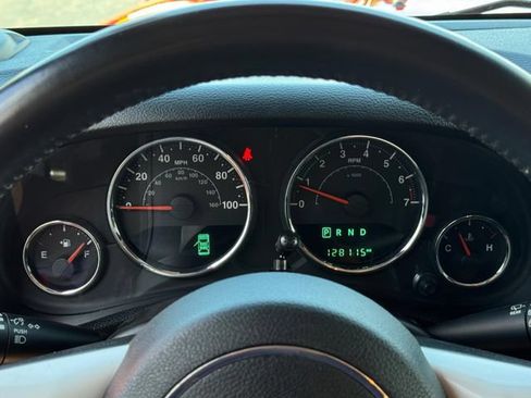 Used 2015 Jeep Wrangler Unlimited Sahara AWD/4WD image 19