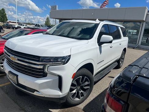 Used 2021 Chevrolet Suburban LT w/ LT Signature Package AWD/4WD image 5
