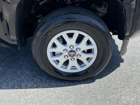 Used 2025 Toyota Tacoma SR5 AWD/4WD image 18