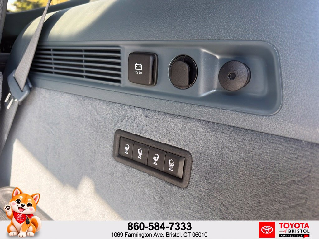 Used 2023 Jeep Grand Wagoneer Series III AWD/4WD image 42