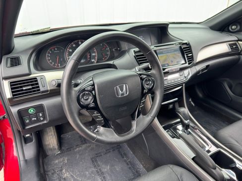 Used 2017 Honda Accord Touring image 13