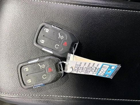 Used 2023 GMC Acadia SLE image 37