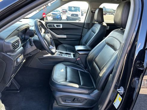 Used 2022 Ford Explorer XLT w/ Equipment Group 202A image 11