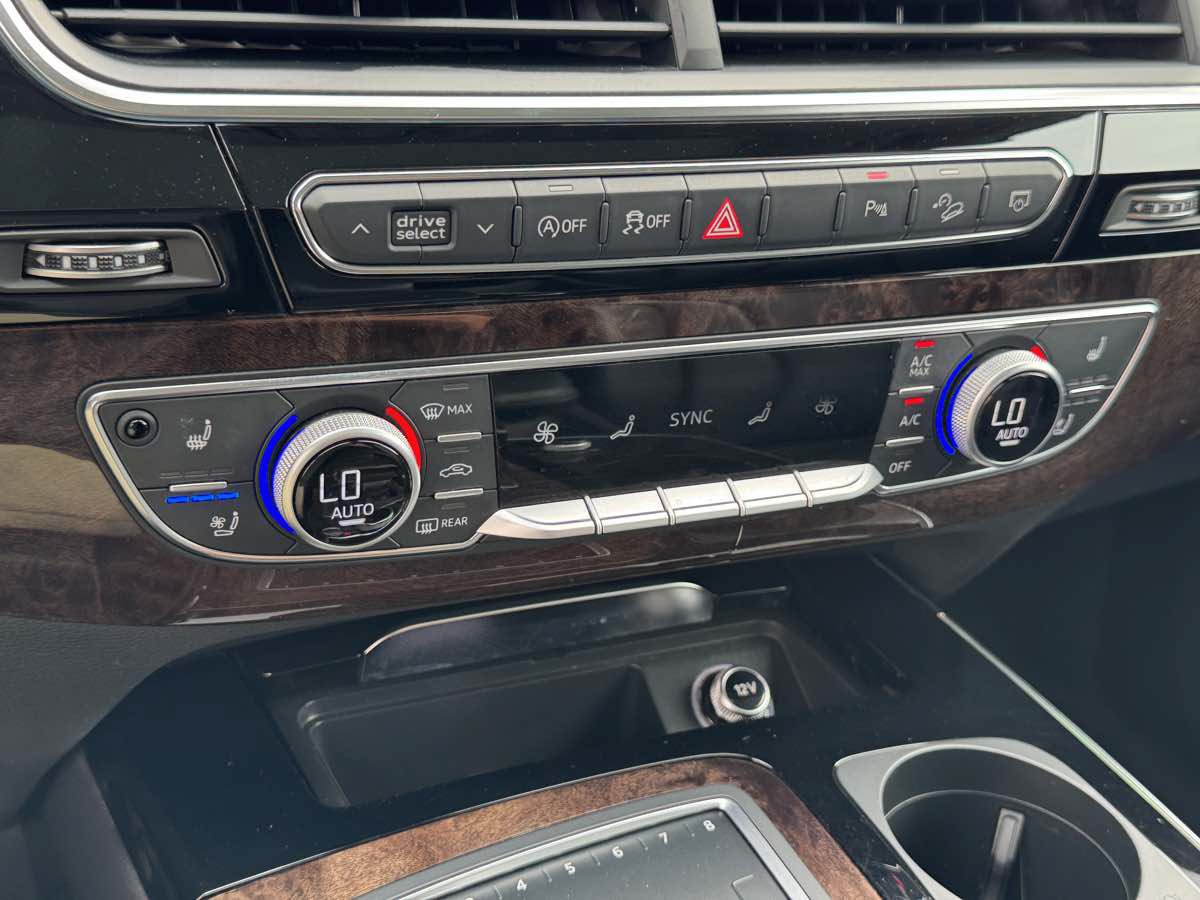 Used 2018 Audi Q7 3.0T Prestige w/ Prestige Package AWD/4WD image 33
